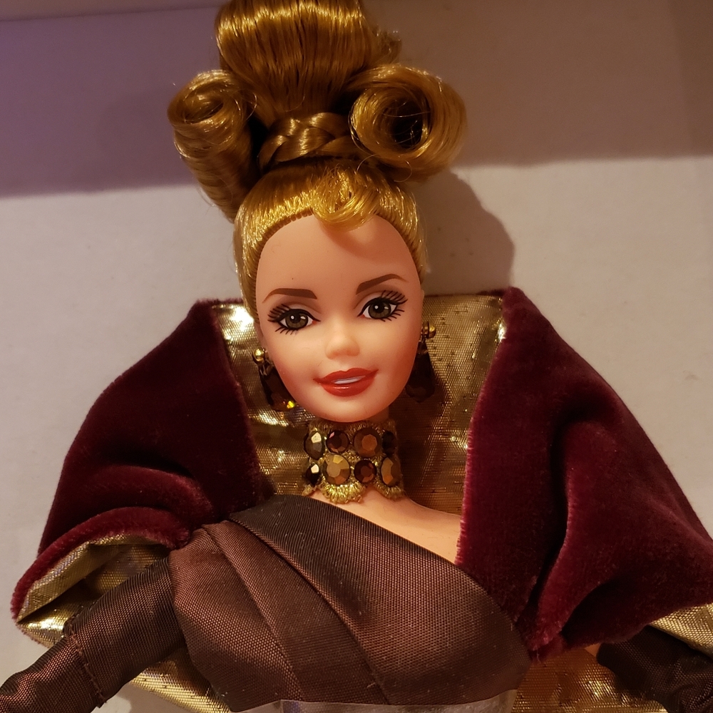 NIB Portrait in Taffeta Barbie 1996 - Picture 3 of 7